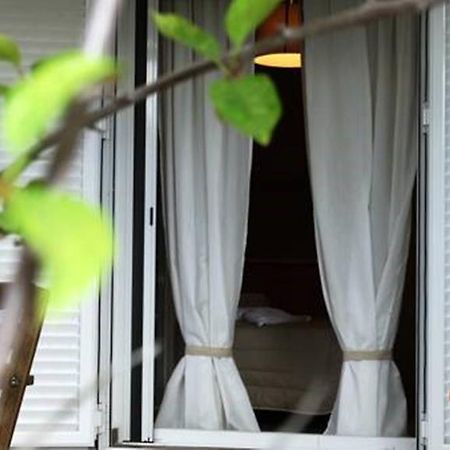 Smaragdi Studios Пефкари Экстерьер фото